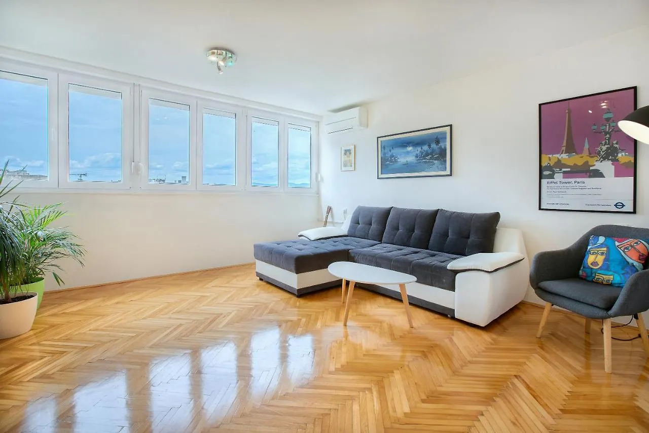 No.15 Apartment Split