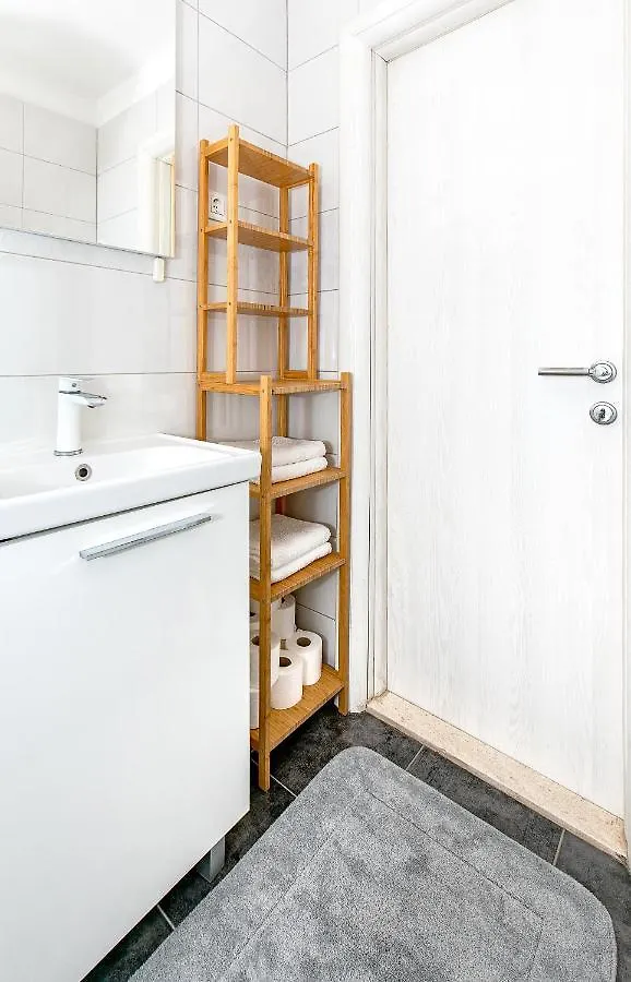No.15 Apartment Split