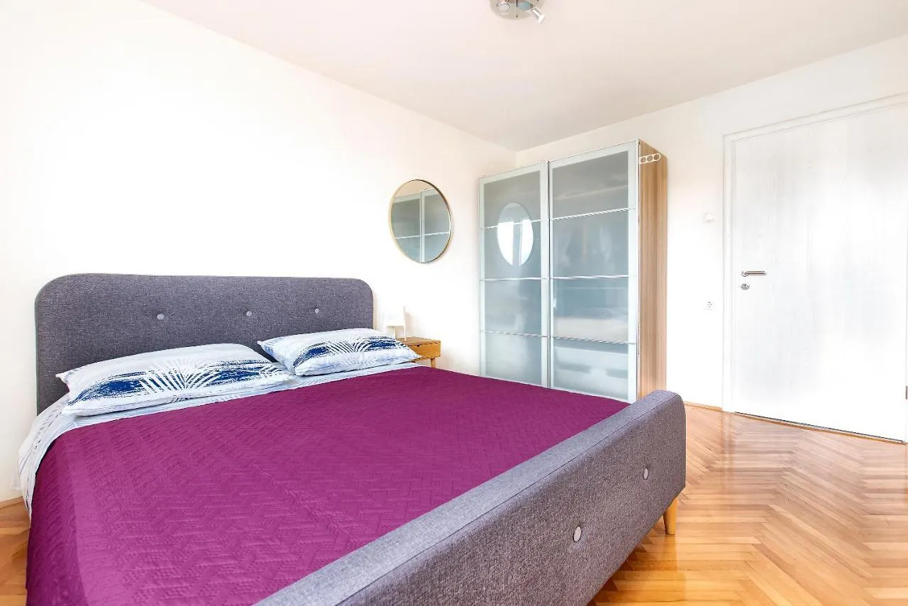 No.15 Apartment Split