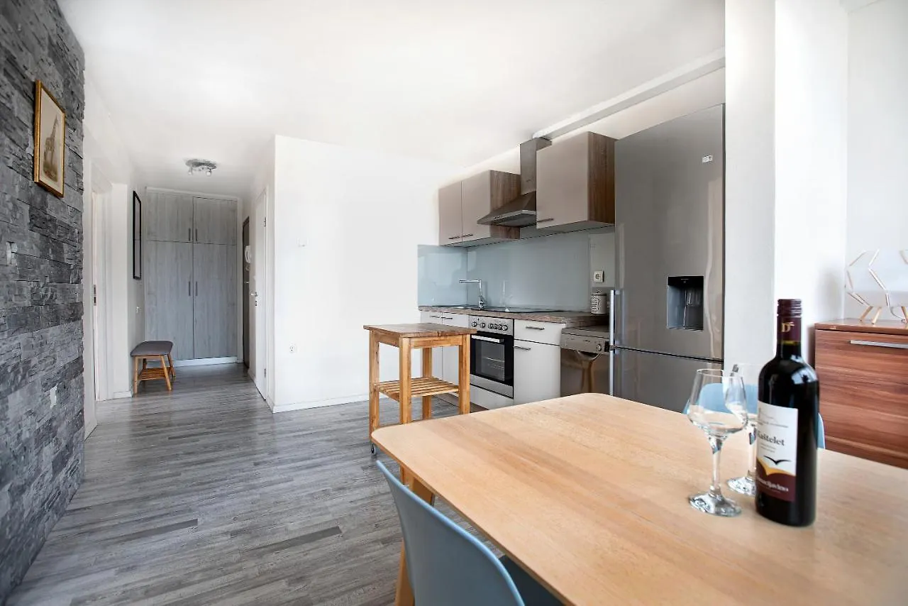 No.15 Apartment Split